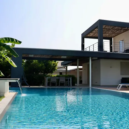 Zoe Villa Comiso